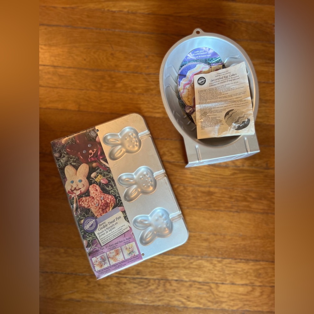 Wilton Vintage Easter Bundle - Bunny Cookie & Treat Pan & Easter Egg Cake Pan